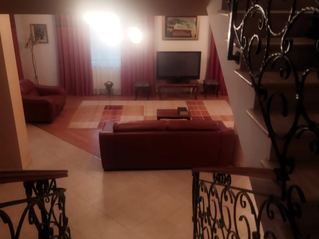 Casa 9 camere - Bucium