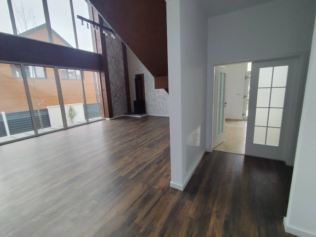 Casa 4 camere - Miroslava