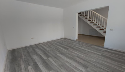 Vila de vanzare,  4 camere, 90mp, Valea Lupului,  (la 2 km de antibiotice) Iasi 161104