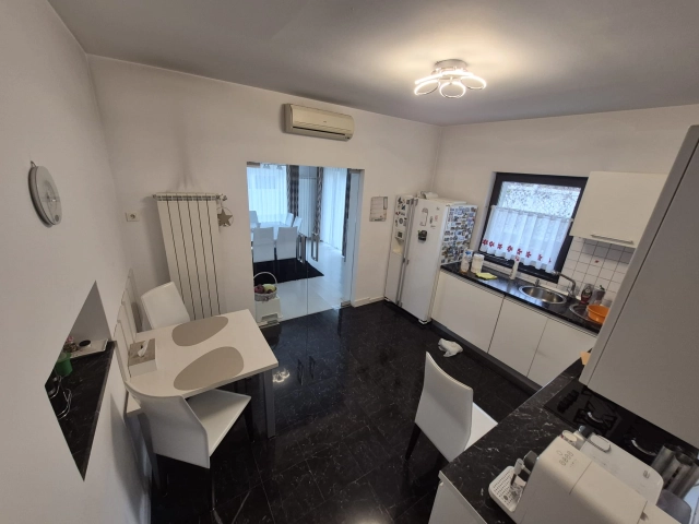 Casa 5 camere - Bucium