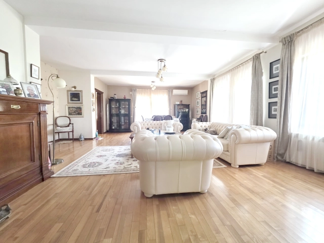Casa 4 camere - Bucium