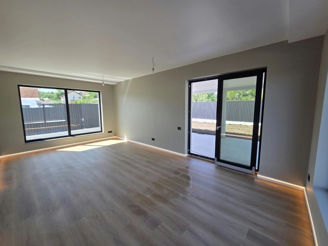 Casa 4 camere - Miroslava