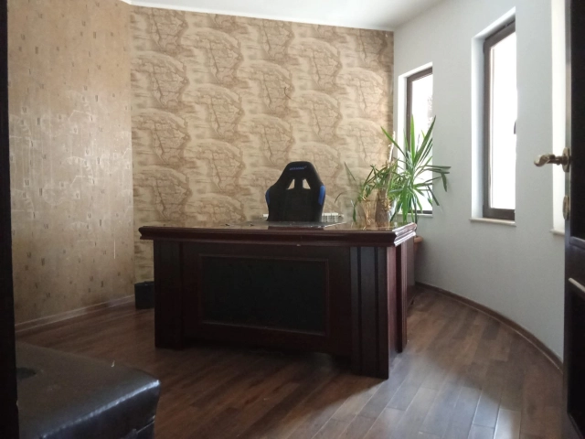 Casa 8 camere - Bucium
