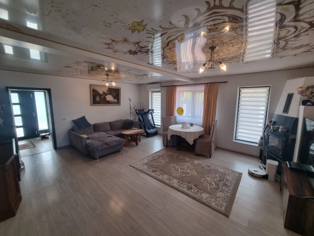 Casa 4 camere - Aroneanu
