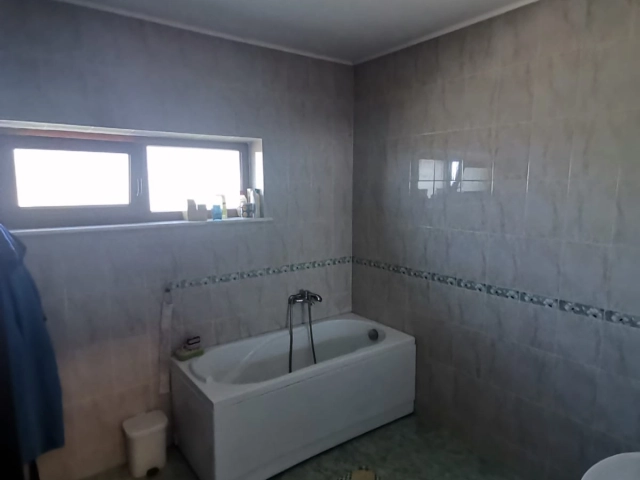 Casa 7 camere - Bucium