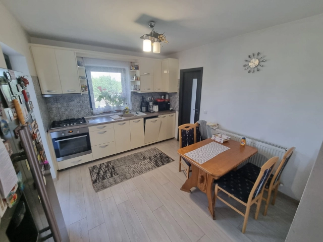 Casa 4 camere - Aroneanu