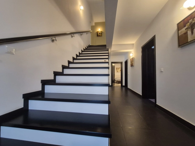 Casa 5 camere - Bucium