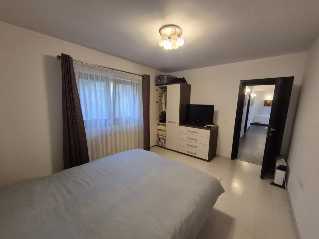 Casa 5 camere - Bucium