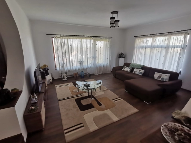 Casa 7 camere - Bucium