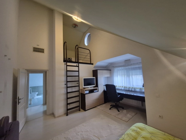 Casa 5 camere - Bucium