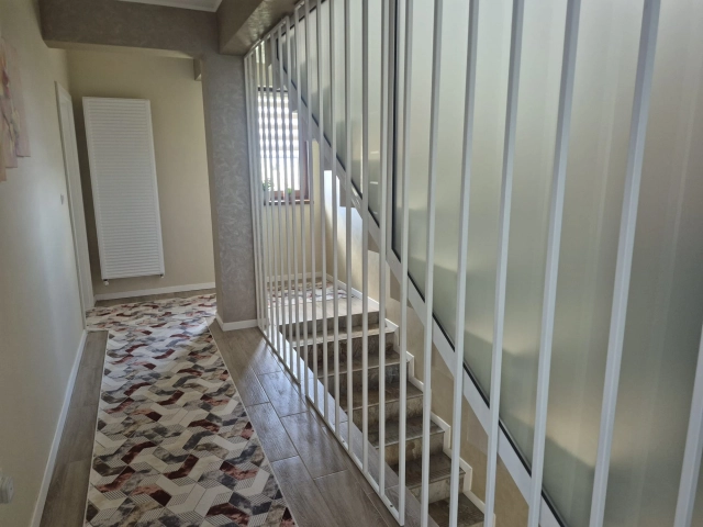 Casa 4 camere - Miroslava