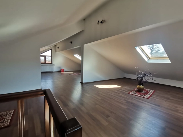 Casa 7 camere - Bucium