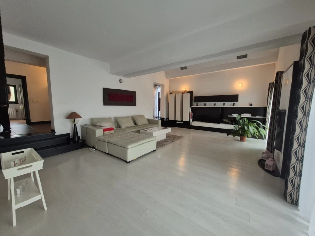 Casa 5 camere - Bucium