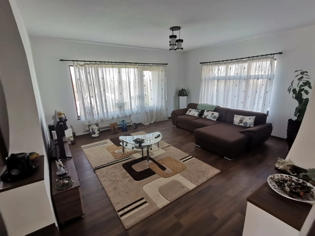 Casa 7 camere - Bucium