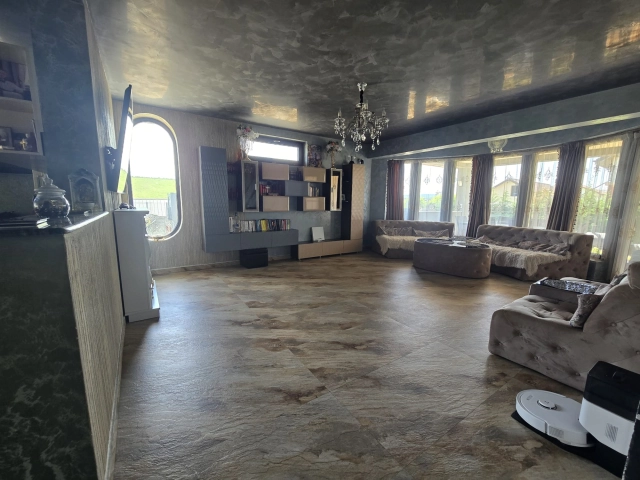 Casa 5 camere - Bucium