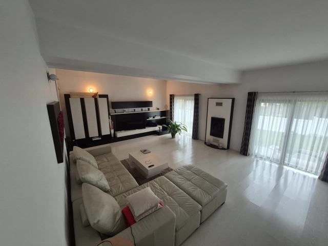 Casa 5 camere - Bucium