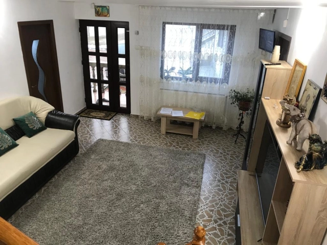 Casa 5 camere - Miroslava