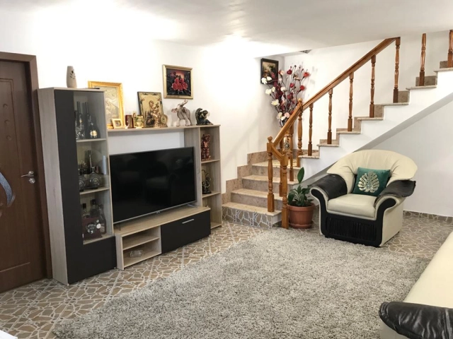 Casa 5 camere - Miroslava
