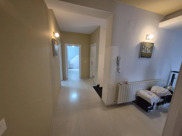 Casa 5 camere - Bucium