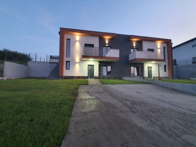 Casa 3 camere - Miroslava
