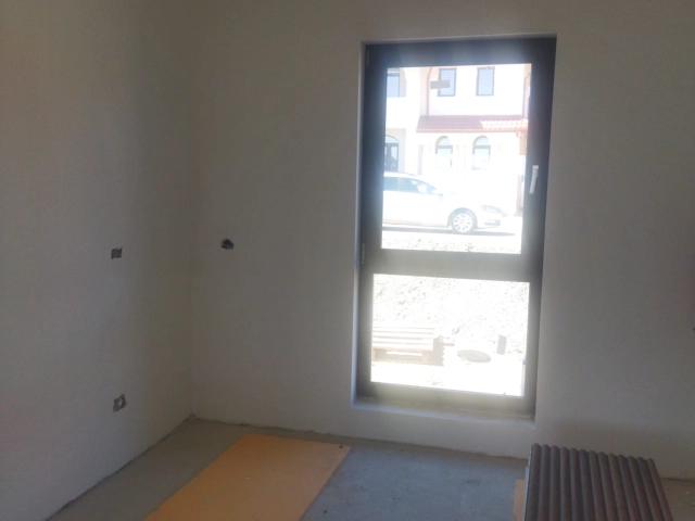 Casa 4 camere - Miroslava