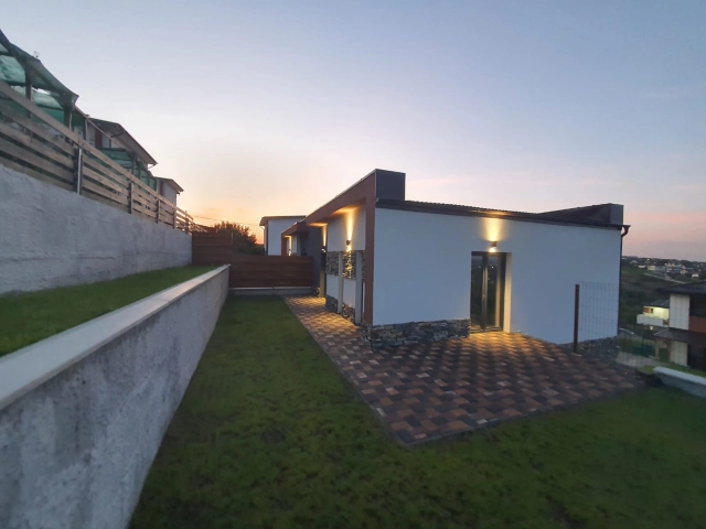 Casa 3 camere - Miroslava