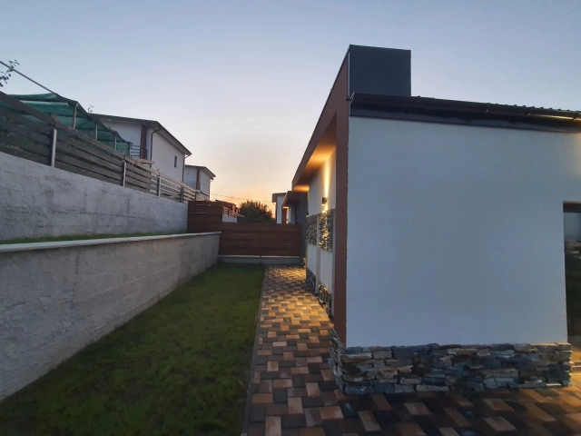 Casa 3 camere - Miroslava