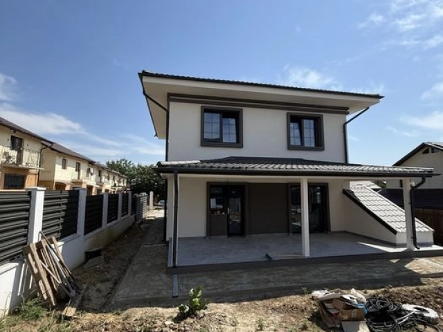 Casa 4 camere - Miroslava