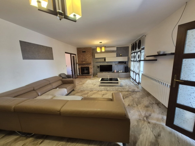 Casa 5 camere - Miroslava