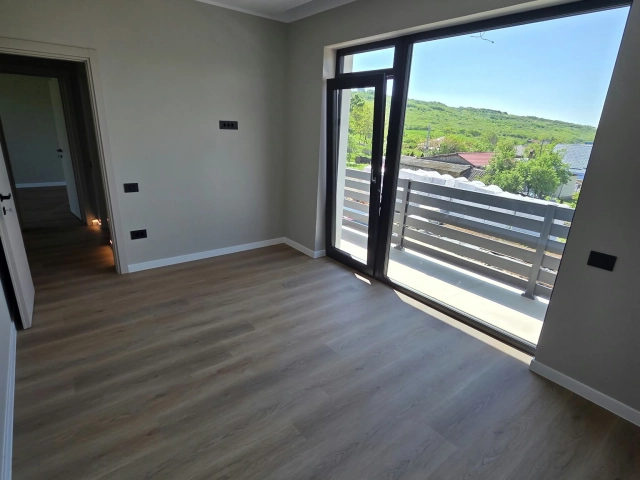 Casa 5 camere - Miroslava