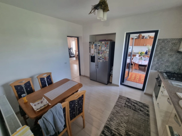 Casa 4 camere - Aroneanu
