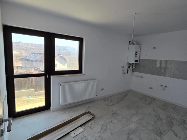 Casa 3 camere - Miroslava