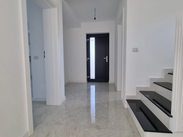 Casa 4 camere - Bucium