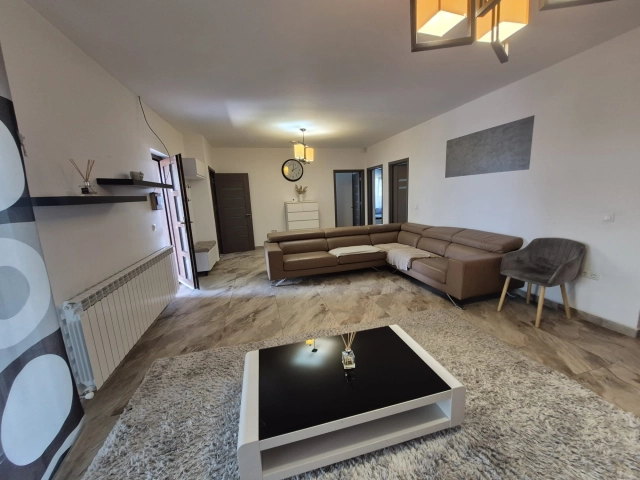 Casa 5 camere - Miroslava