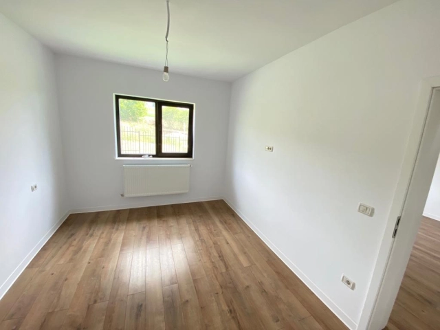 Casa 4 camere - Miroslava