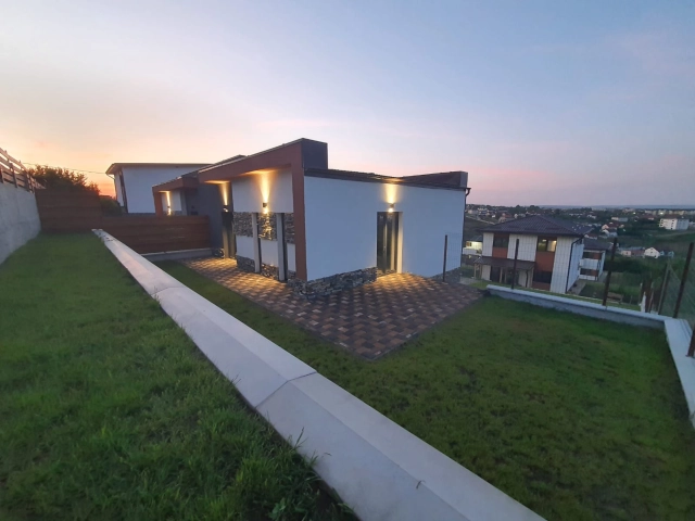 Casa 3 camere - Miroslava