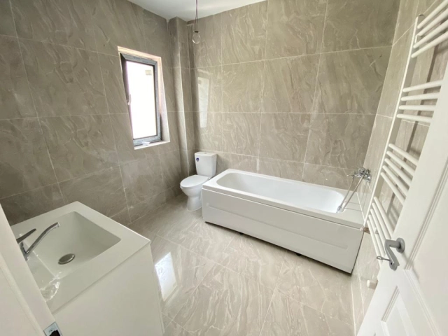 Casa 4 camere - Miroslava