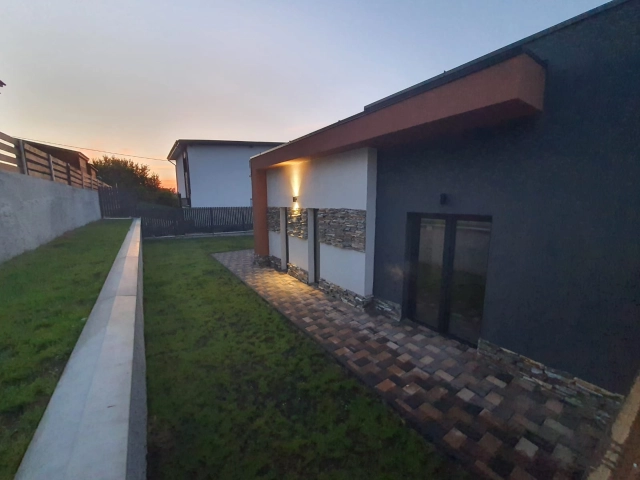 Casa 3 camere - Miroslava