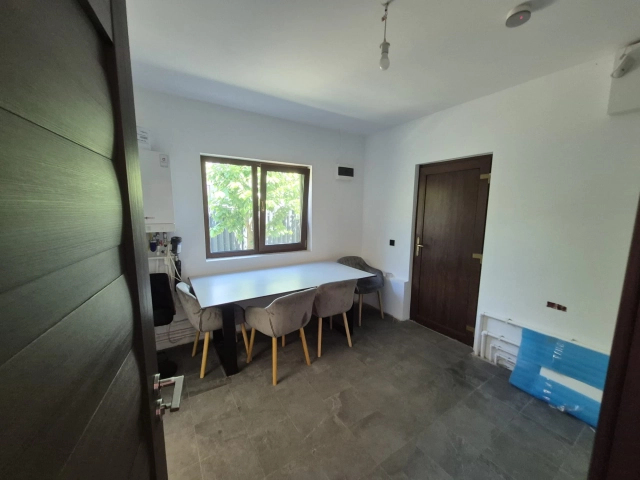 Casa 5 camere - Miroslava