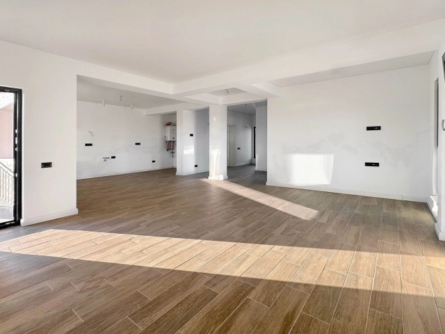 Casa 4 camere - Miroslava