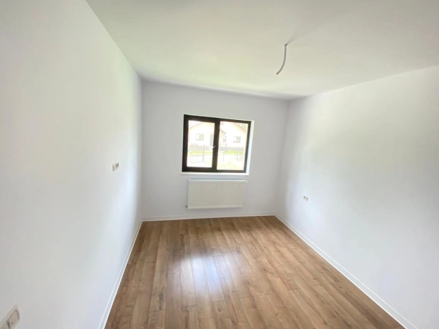 Casa 3 camere - Miroslava