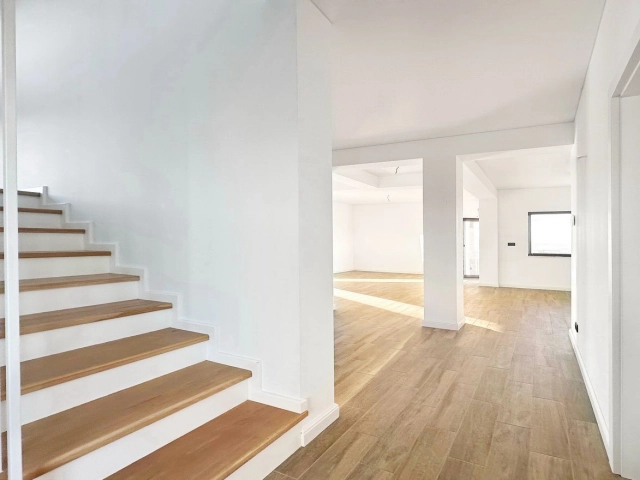 Casa 4 camere - Miroslava