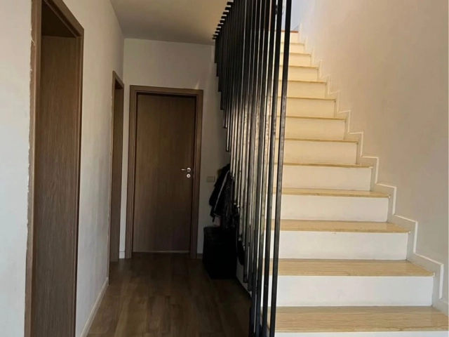 Casa 5 camere - Miroslava