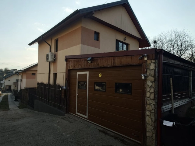 Casa 3 camere - Miroslava