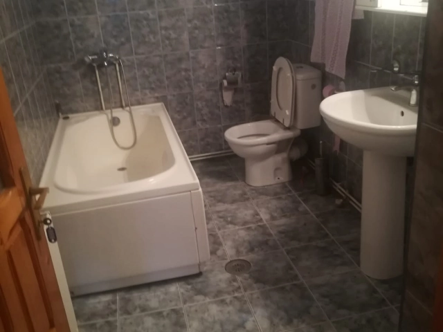 Casa 4 camere - Bucium