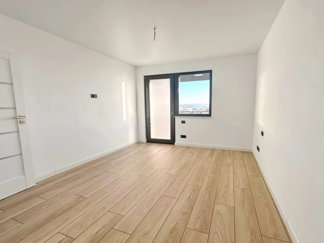 Casa 4 camere - Miroslava