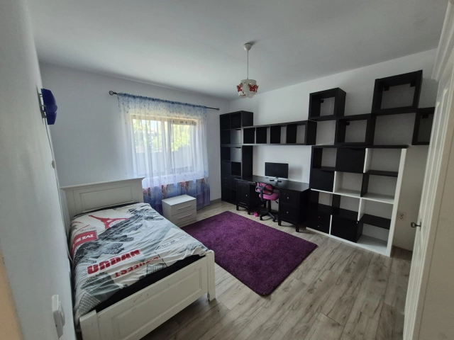 Casa 5 camere - Miroslava