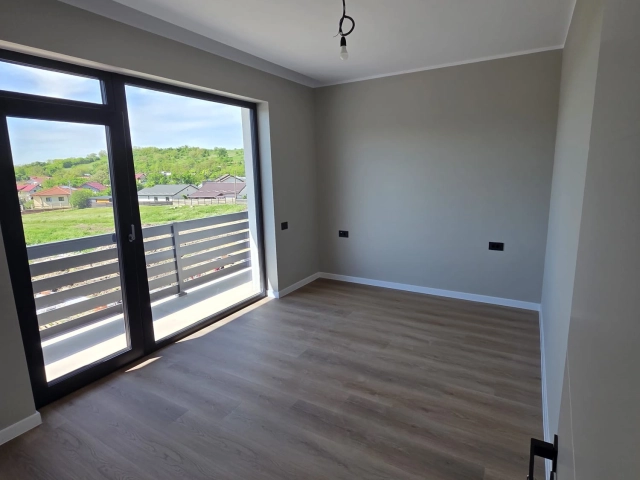 Casa 5 camere - Miroslava