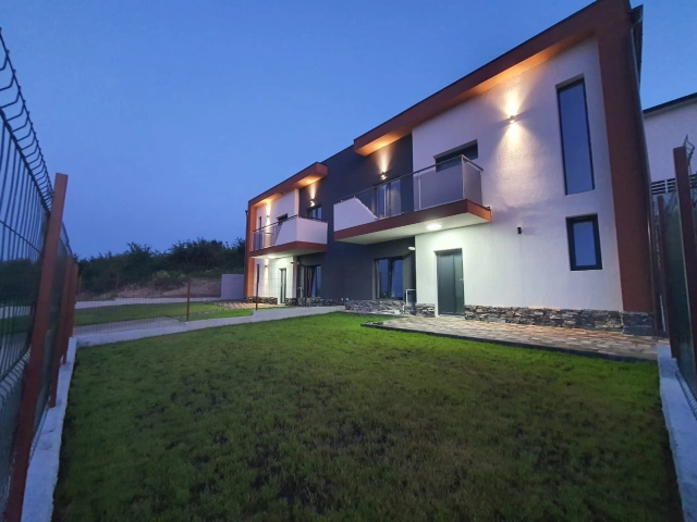 Casa 3 camere - Miroslava