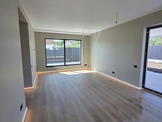 Casa 5 camere - Miroslava